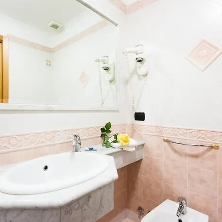 Hotell Mirage 3*